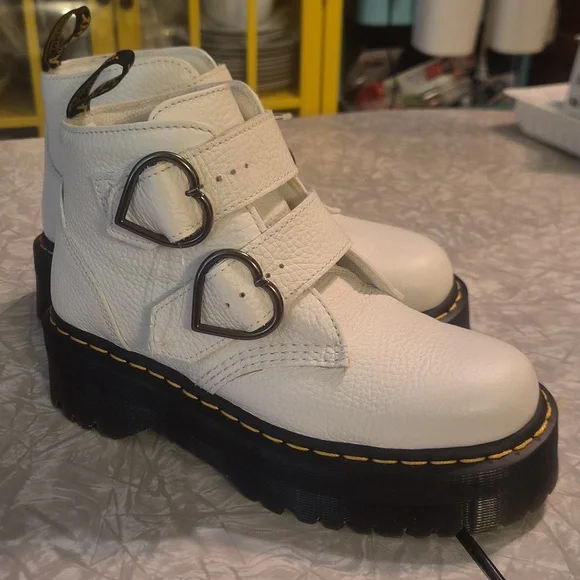 NWOT Dr. Martens Devon Heart Leather Platform Boots in White Milled Napa - Picture 4 of 4